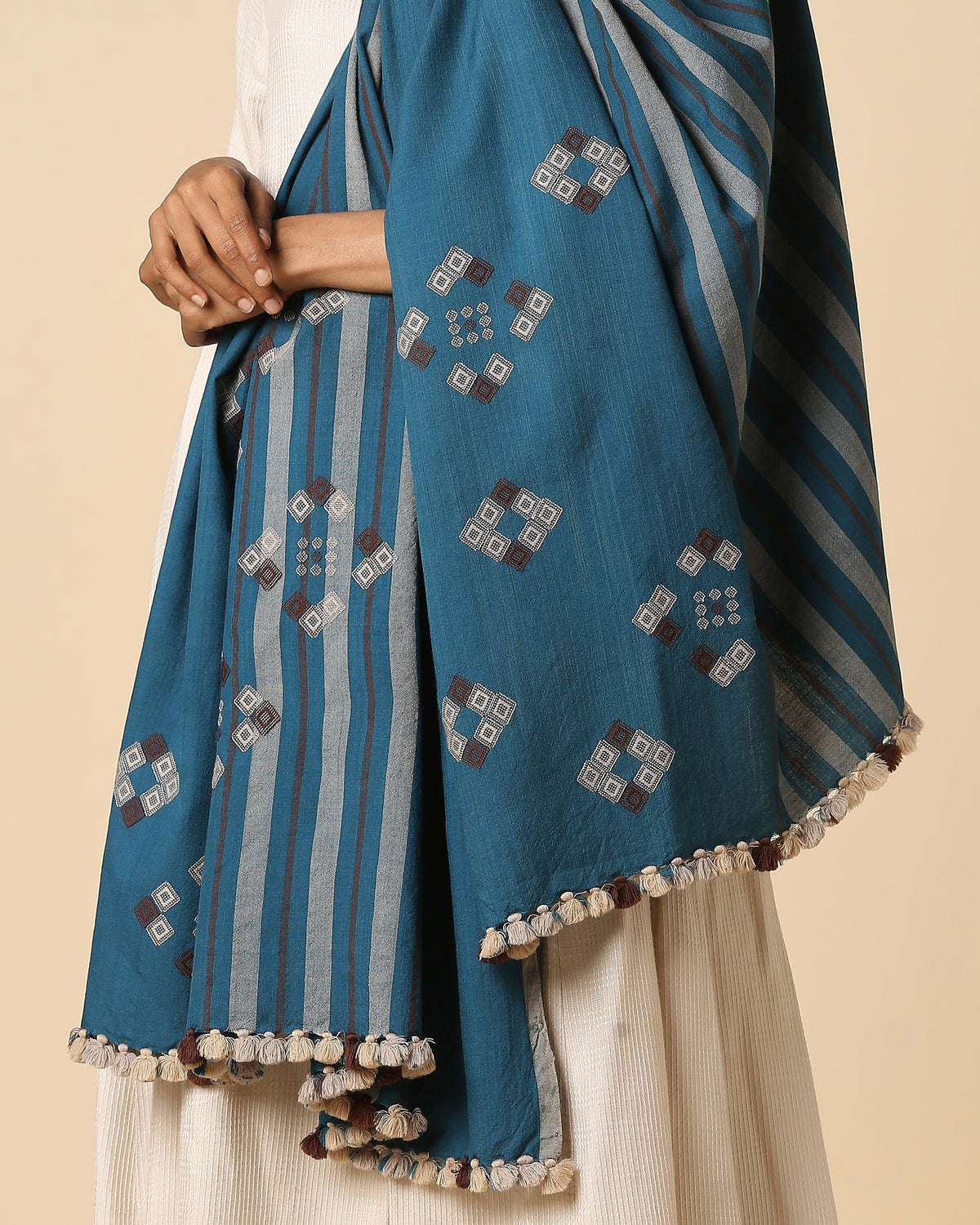 Arushi Bhujodi Extra Weft Woolen Shawl