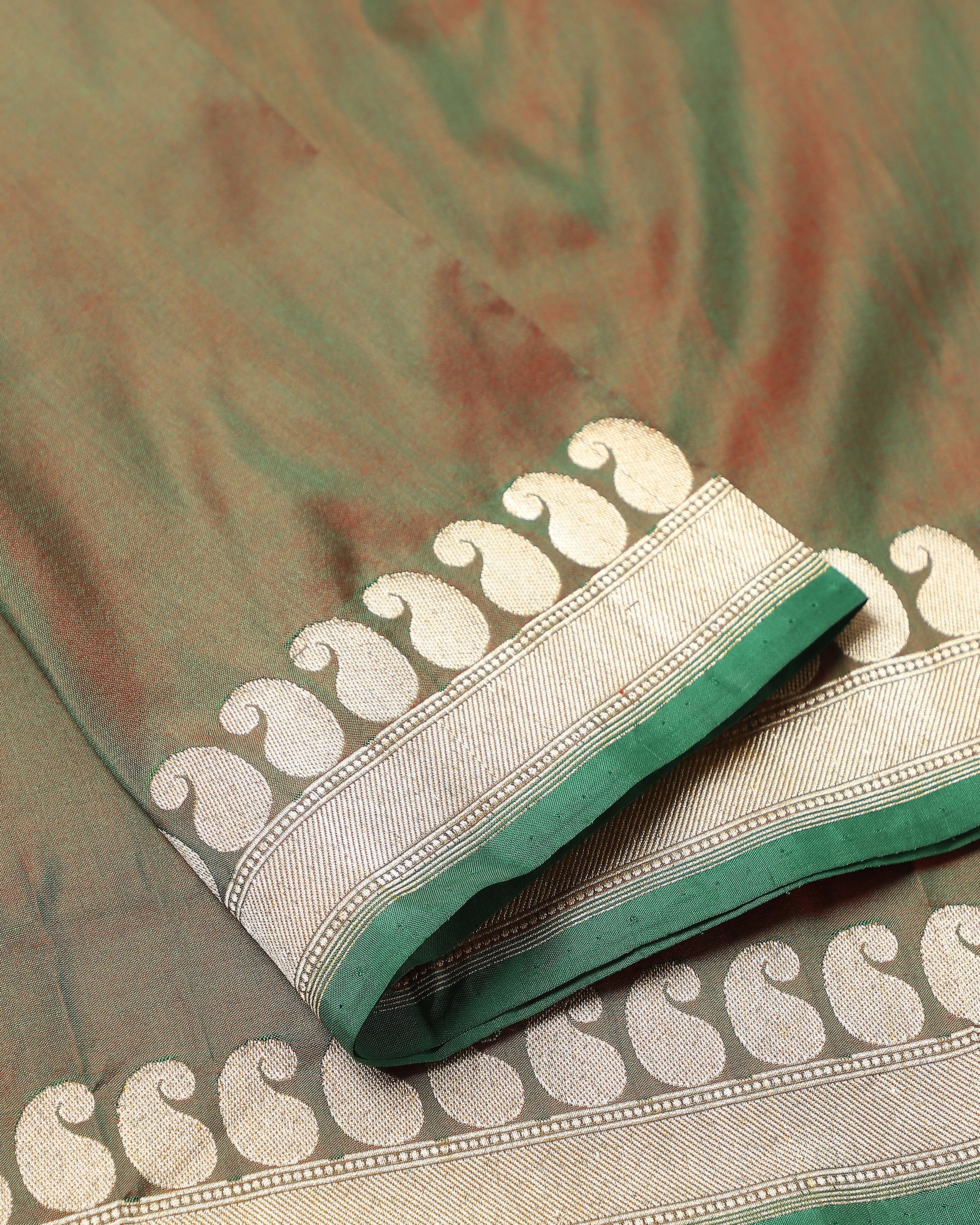 Sreya Banarasi Kadwa Silk Saree