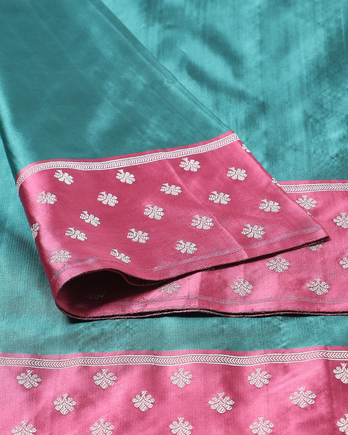 Harleen Banarasi Tanchoi And Kadwa Silk Saree