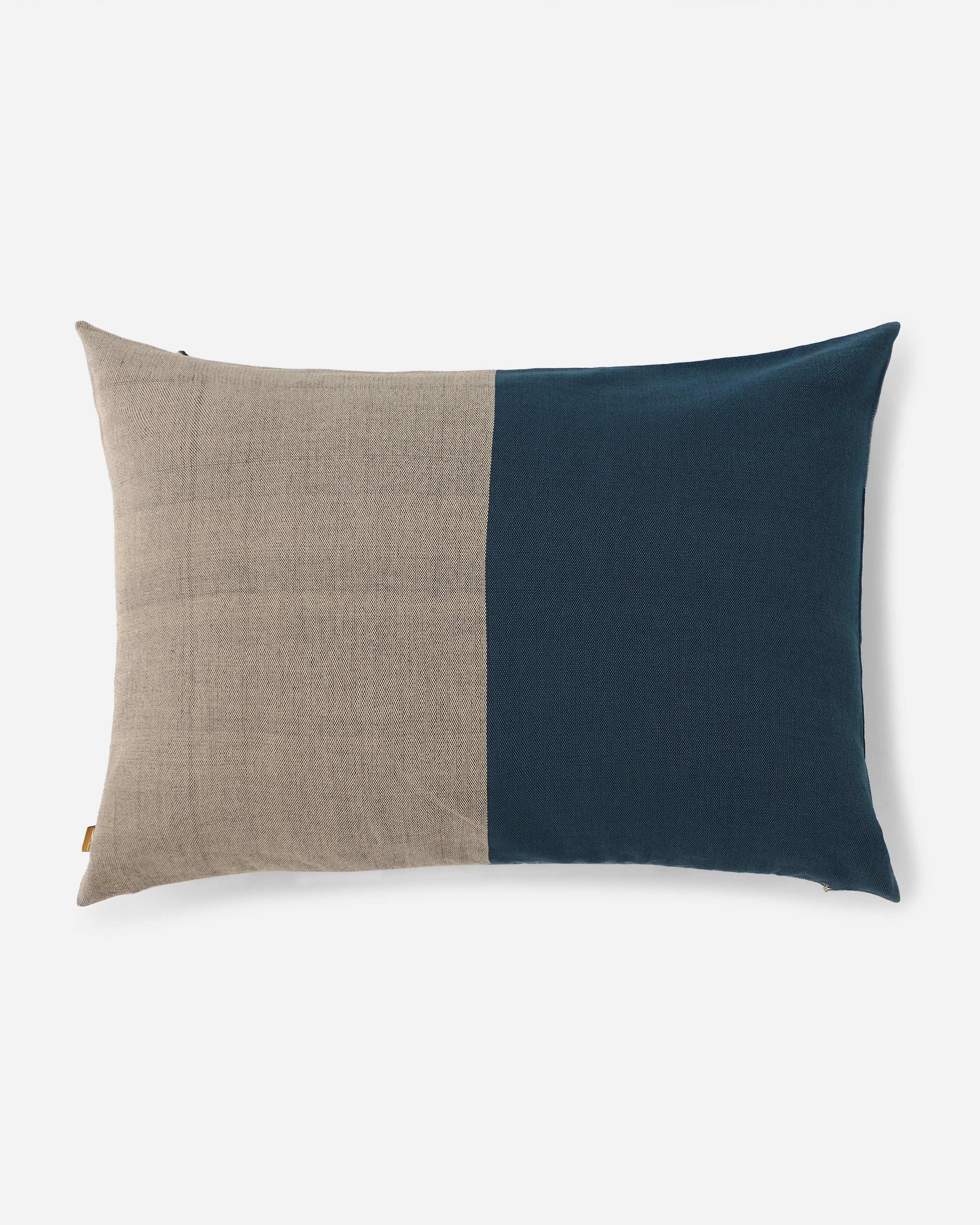Teer Bhujodi Tangalia Cotton Cushion Cover