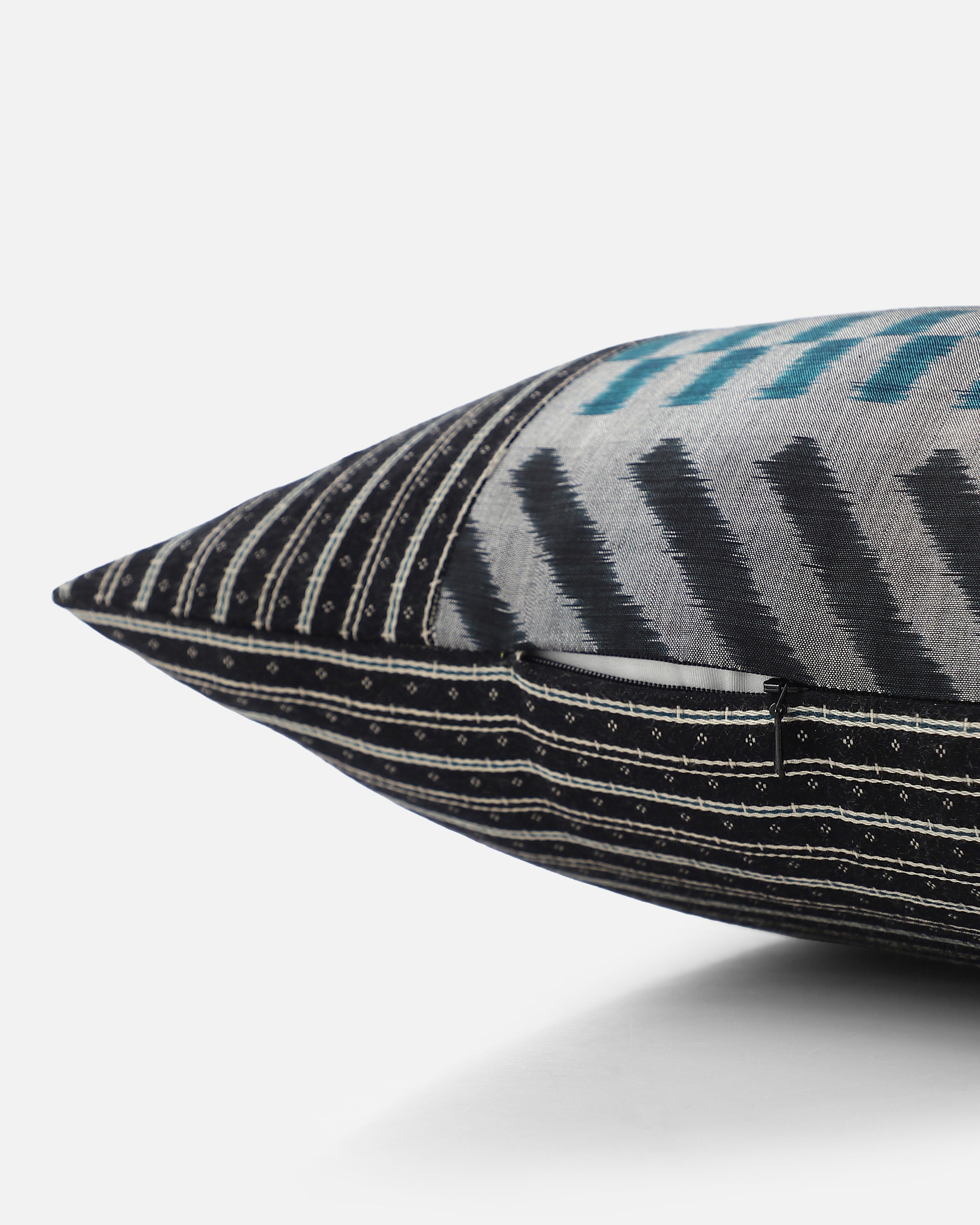 Zune Pochampally Weft Ikat Cotton Silk Cushion Cover