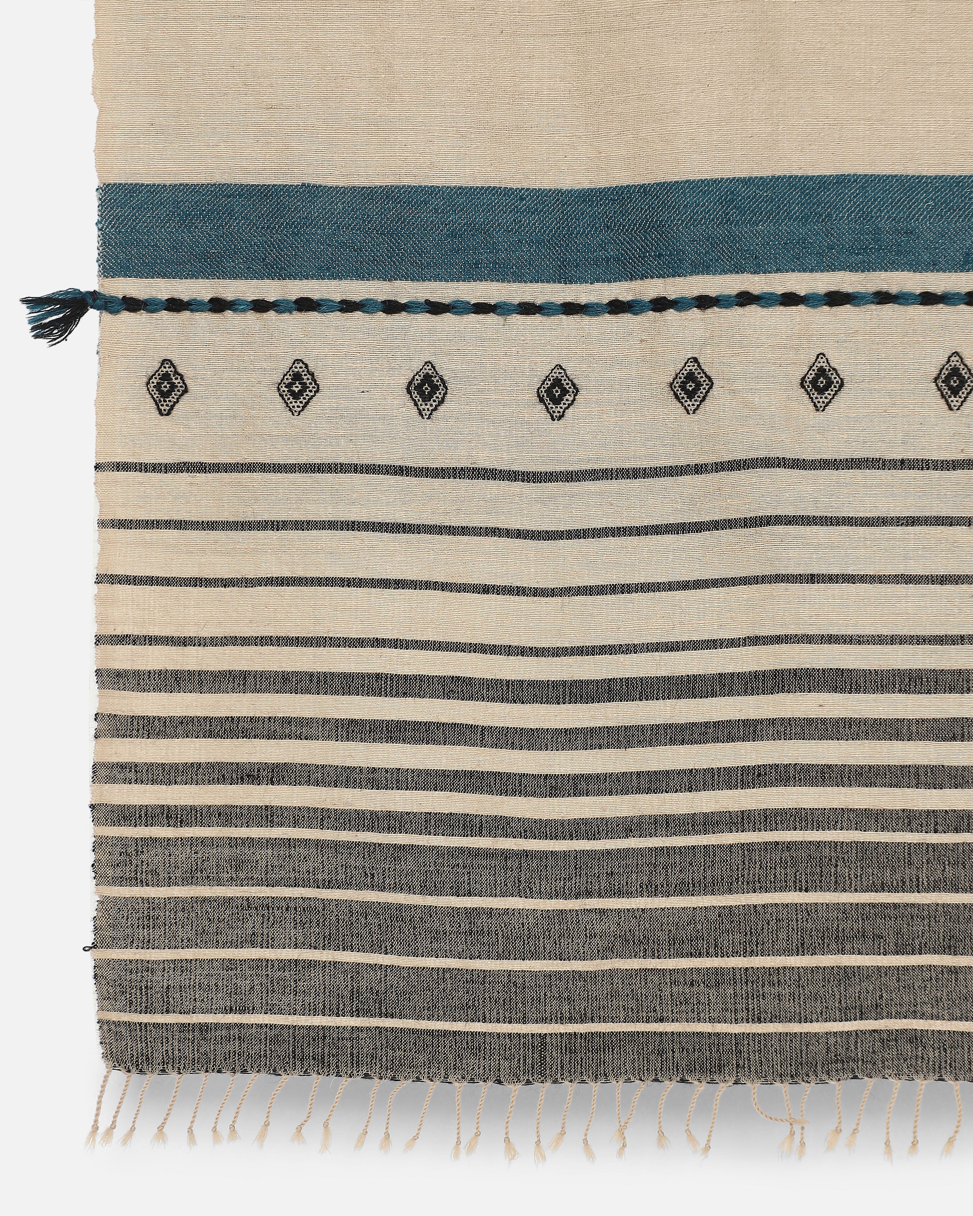 Maanu Bhujodi Extra Weft Woolen Throw