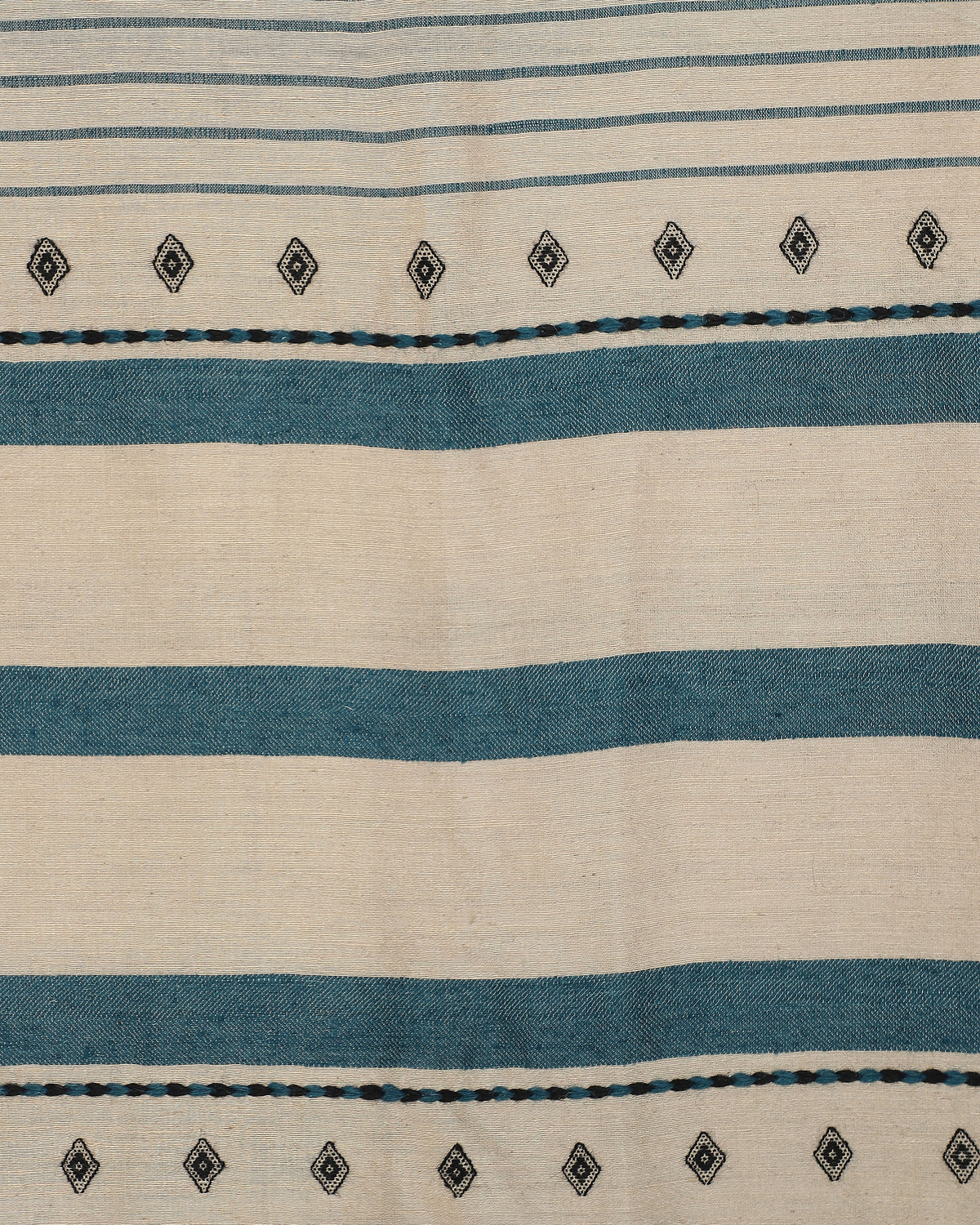 Maanu Bhujodi Extra Weft Woolen Throw