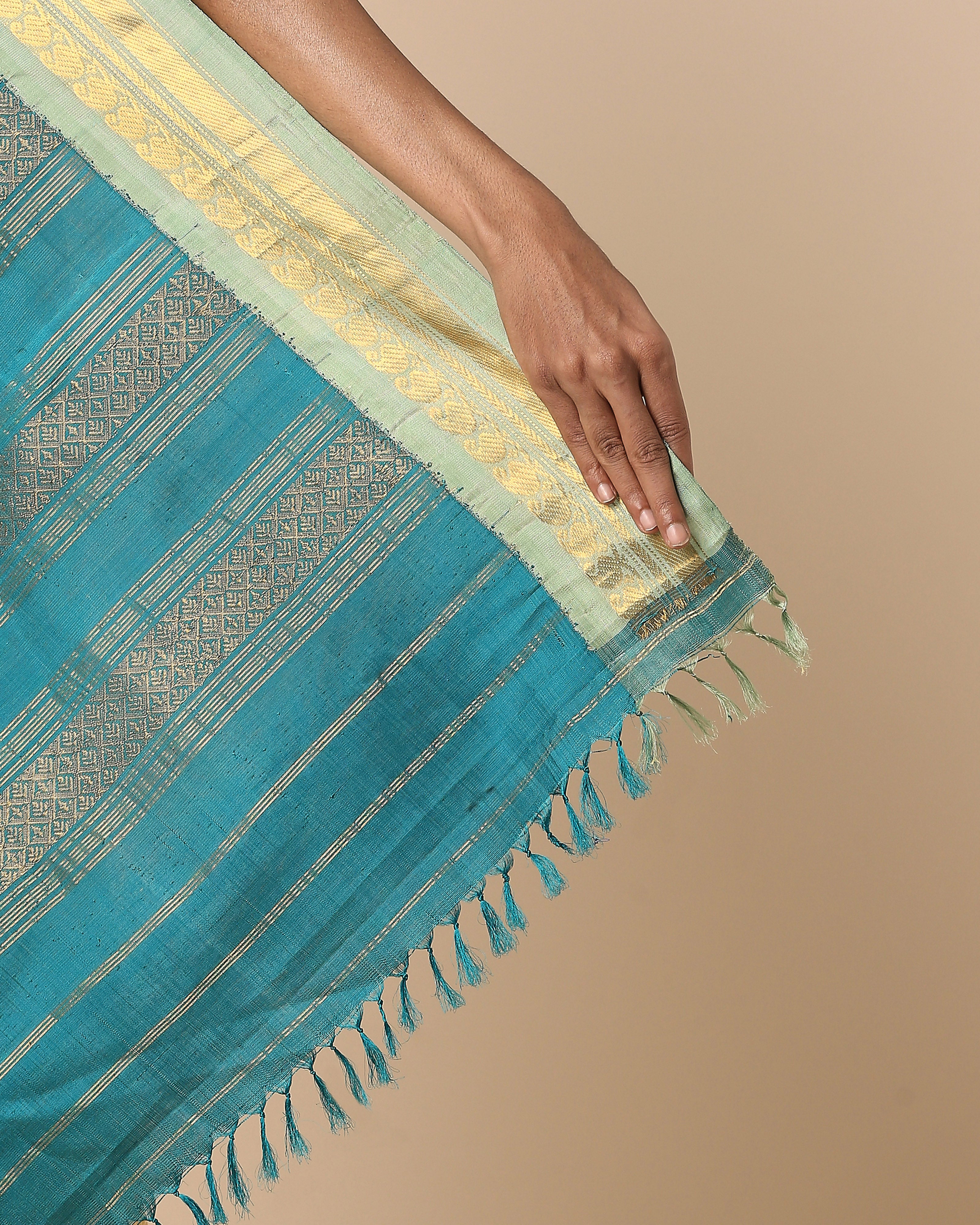 Maham Gadwal Kuttu Weave Cotton Silk Saree