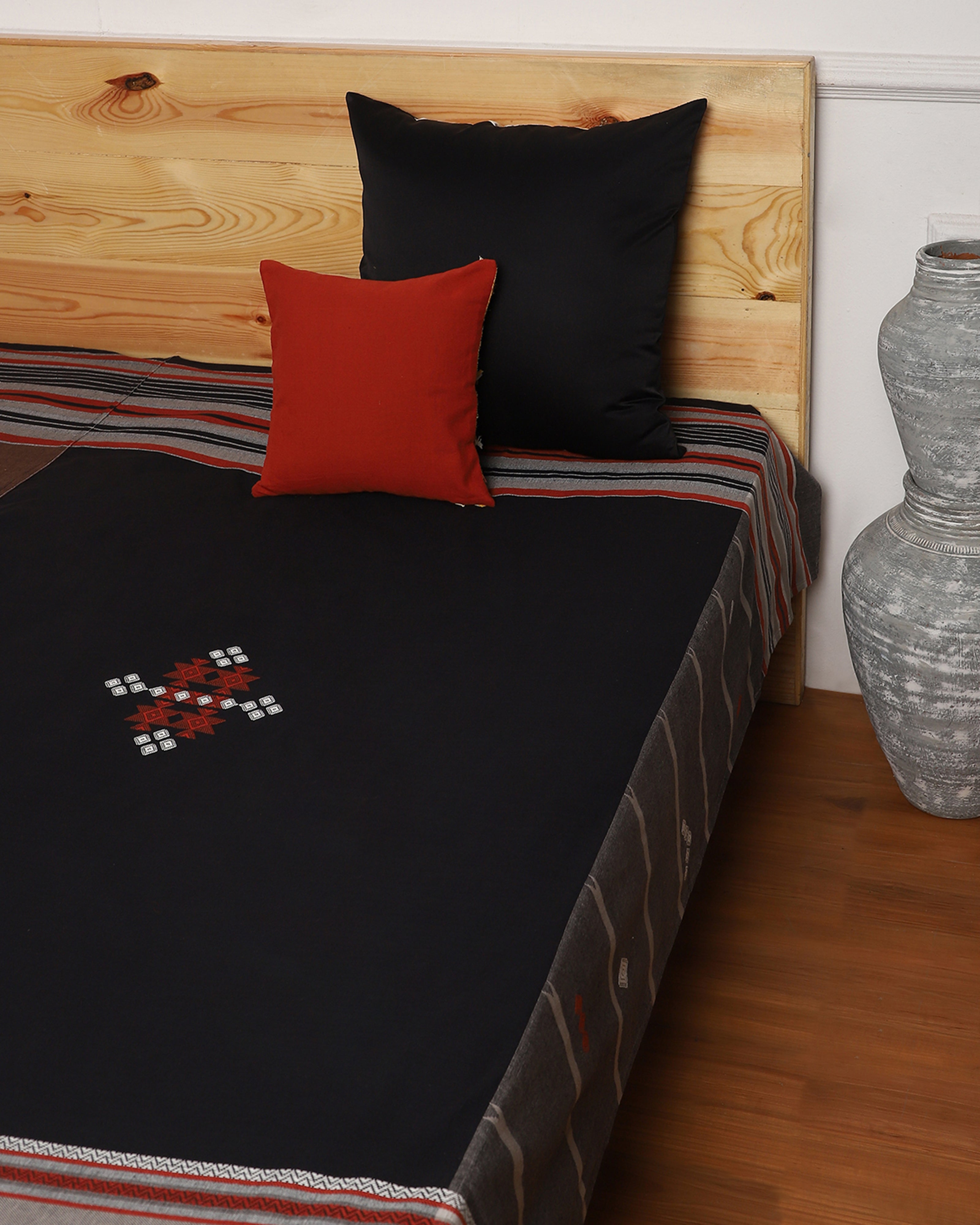 Arna Extra Weft Cotton Bed Cover - Dark Black